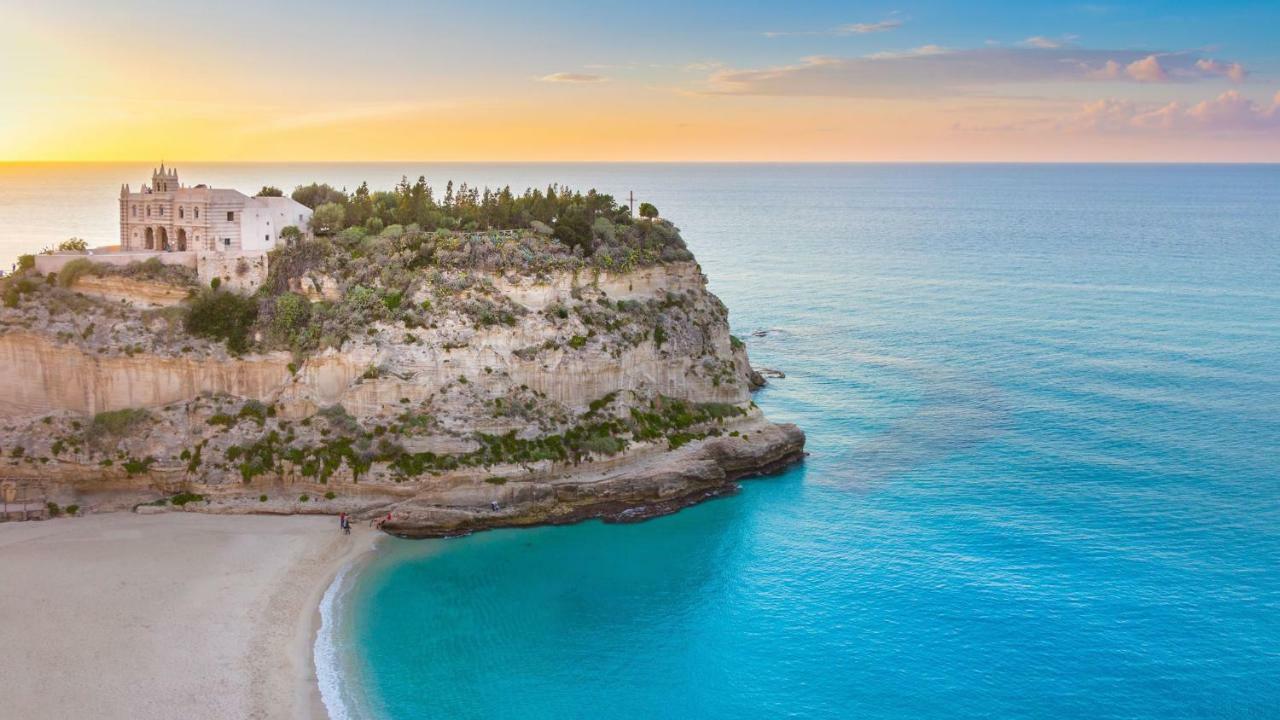Sunset Beach Club Tropea โตรเปอา ภายนอก รูปภาพ